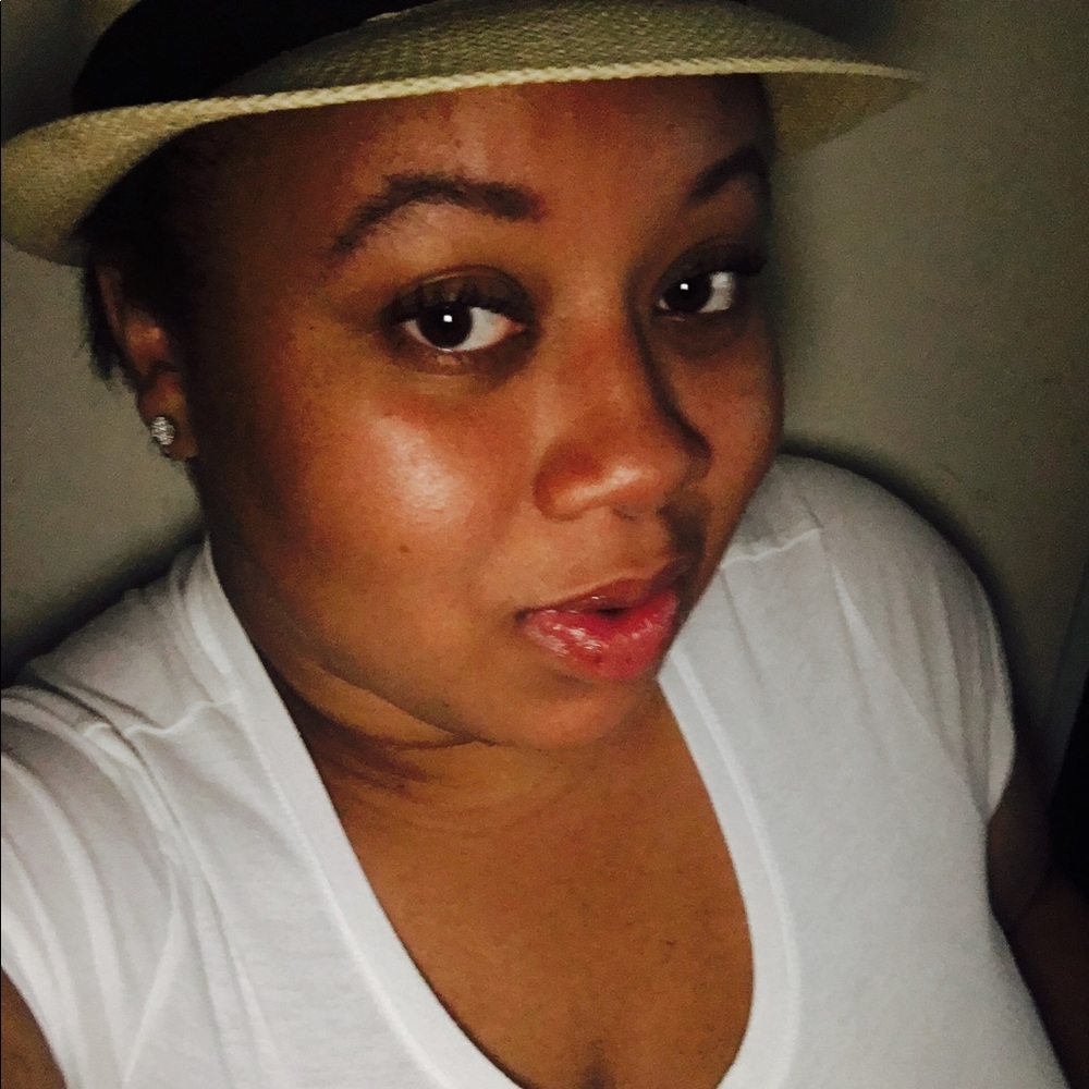 Meet your Posher, Ava